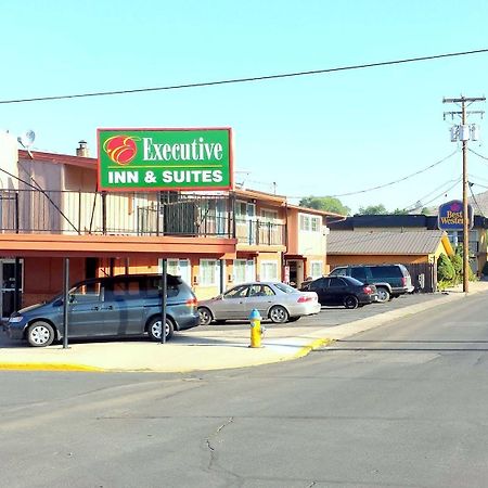 לייקוויו Executive Inn & Suites מראה חיצוני תמונה
