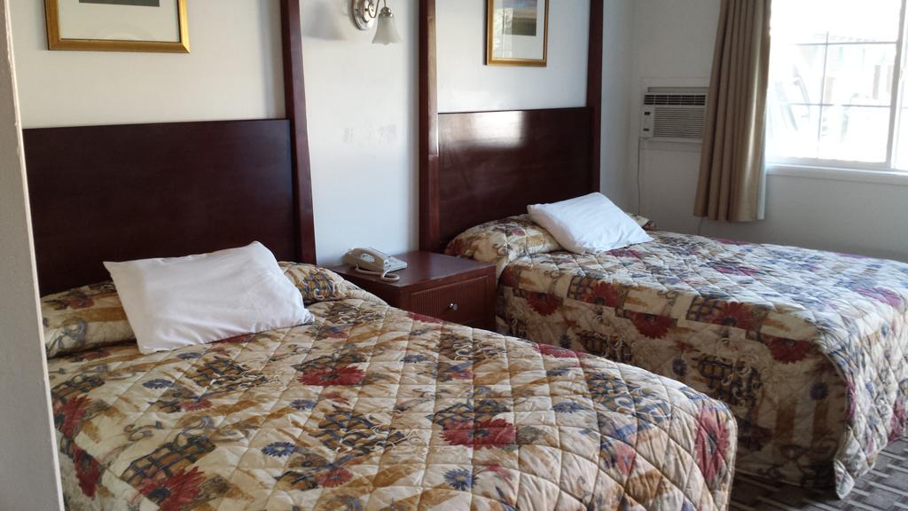 לייקוויו Executive Inn & Suites חדר תמונה