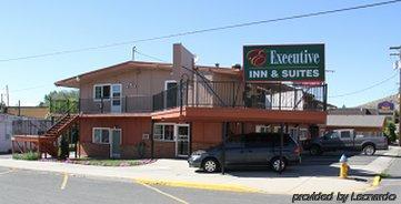 לייקוויו Executive Inn & Suites מראה חיצוני תמונה