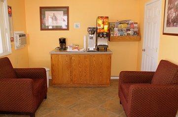 לייקוויו Executive Inn & Suites מראה חיצוני תמונה