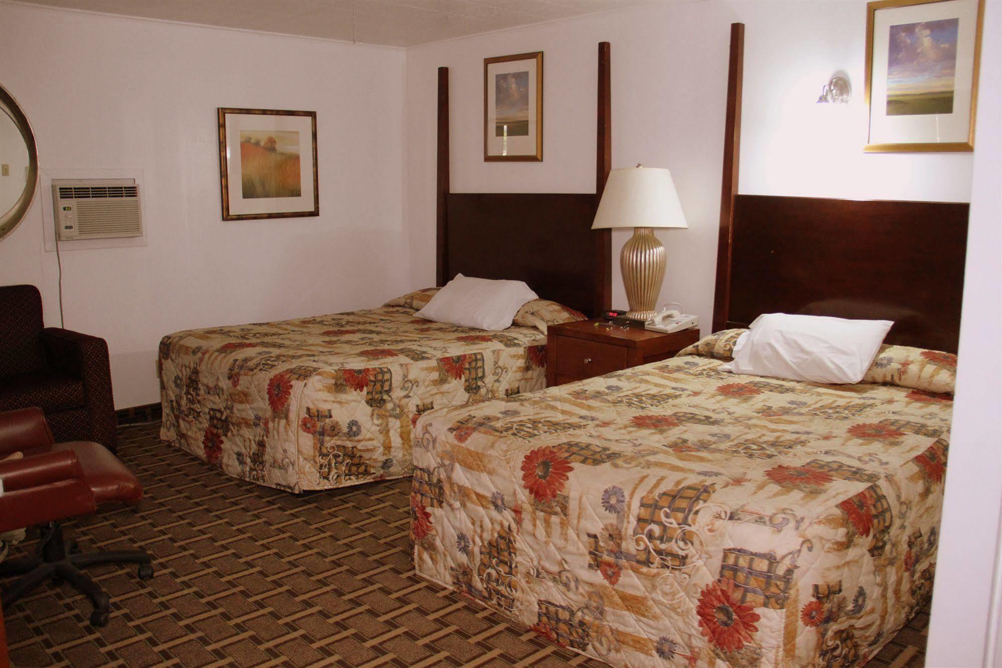לייקוויו Executive Inn & Suites מראה חיצוני תמונה