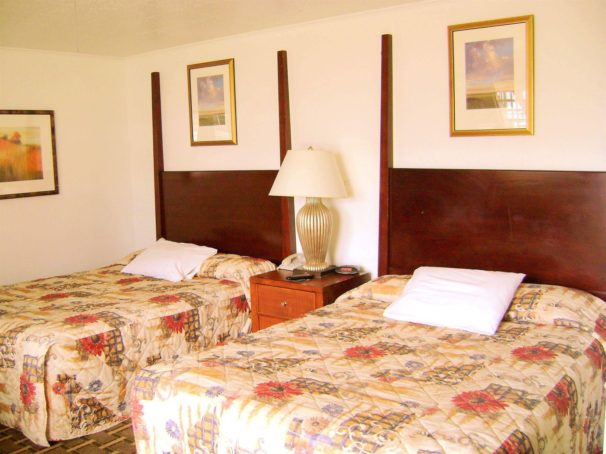 לייקוויו Executive Inn & Suites מראה חיצוני תמונה