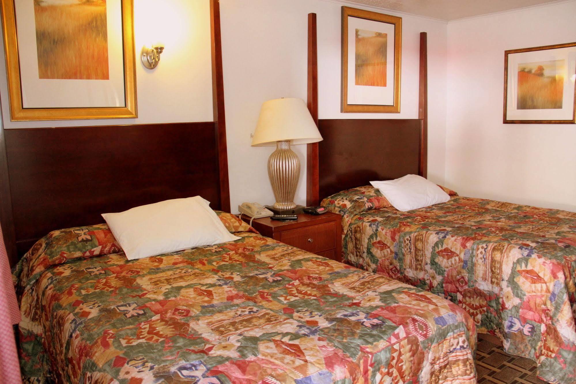 לייקוויו Executive Inn & Suites מראה חיצוני תמונה