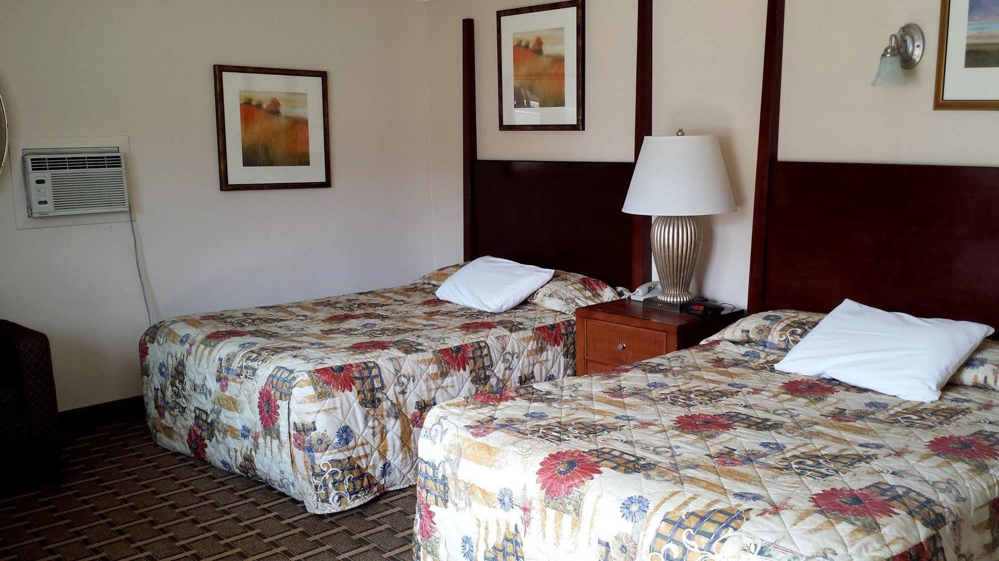 לייקוויו Executive Inn & Suites מראה חיצוני תמונה