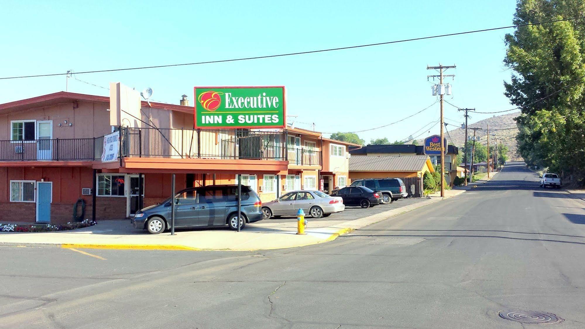 לייקוויו Executive Inn & Suites מראה חיצוני תמונה